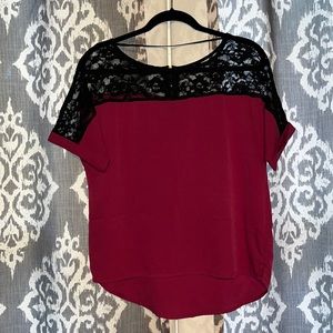 ⛱️Guess cuff sleeves and lace crop top size Large